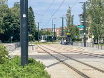 Läheltä menee myös Raide-Jokeri. Pohjois-Haagan juna-asemalle n. 1,4 km. Kodin läheltä menee busseja