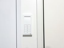 Ovipuhelimella päästää helposti vieraat sisään.