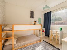 Yläkerran makuuhuone 1