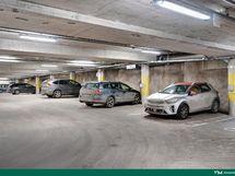 Autopaikka taloyhtiön autohallissa