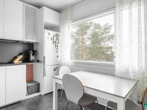Keittiössä on tilaa ruokailuryhmälle