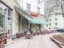 Alueella on paljon palveluita, kuten suosittu ravintola Harju8, joka on heti naapurissa.