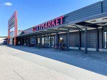 K-Citymarkettiin on alle 2km, K-Markettiin Pajalantiellä on matkaa n.1km.
