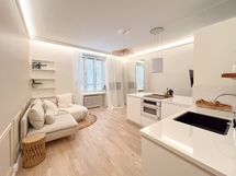 Juuri täysin remontoitu upea ja toiminnallinen citykoti loistosijainnilla.