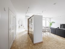 Näkymä ulko-ovelta