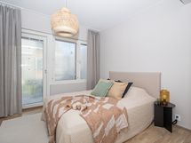 Valmiin asunnon C 4 makuuhuone.