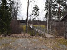 Silta viereiselle kiinteistölle