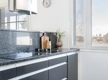 Integroitu liesi saarekkeessa