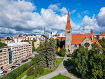 Mahtava sijain Tuomiokirkon naapurissa