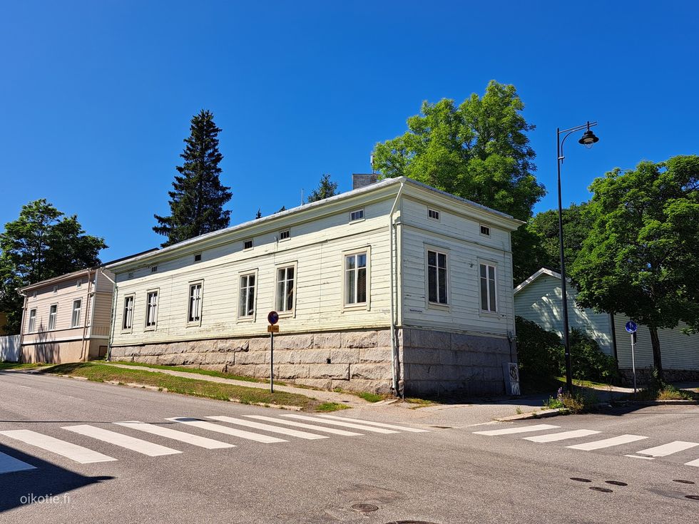 Julkisivu kadulta