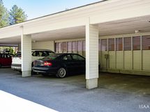 huoneistolle kuuluu 2 autokatospaikkaa
