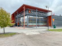Lähikauppa K-Supermarket on noin 400 metrin päässä.