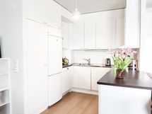 Astianpesukone helpottaa arjen kotitöitä.