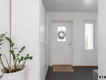 Ikkunallinen eteinen