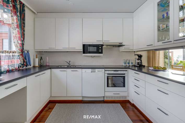 Rivitalo, 4-5h+k+wc+kph+s+lasit.parv+terassi+ak, 123,5 m², Sairionranta - Näkymä 4