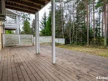 Terassia laajennettu