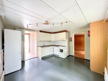 Keittiön edustalle mahtuu ruokailuryhmä.