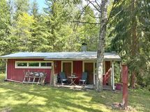 Saunan edessä on pieni terassi