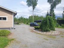 Näkymä piha-alueelta