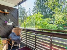 Parveke on lasitettu - Balkongen är inglasad.