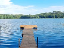 asukkaiden yhteiskäytössä oleva laituri