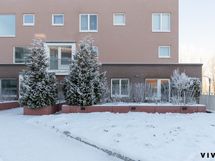 Avoterassi sisäpihan suunnasta katsottuna