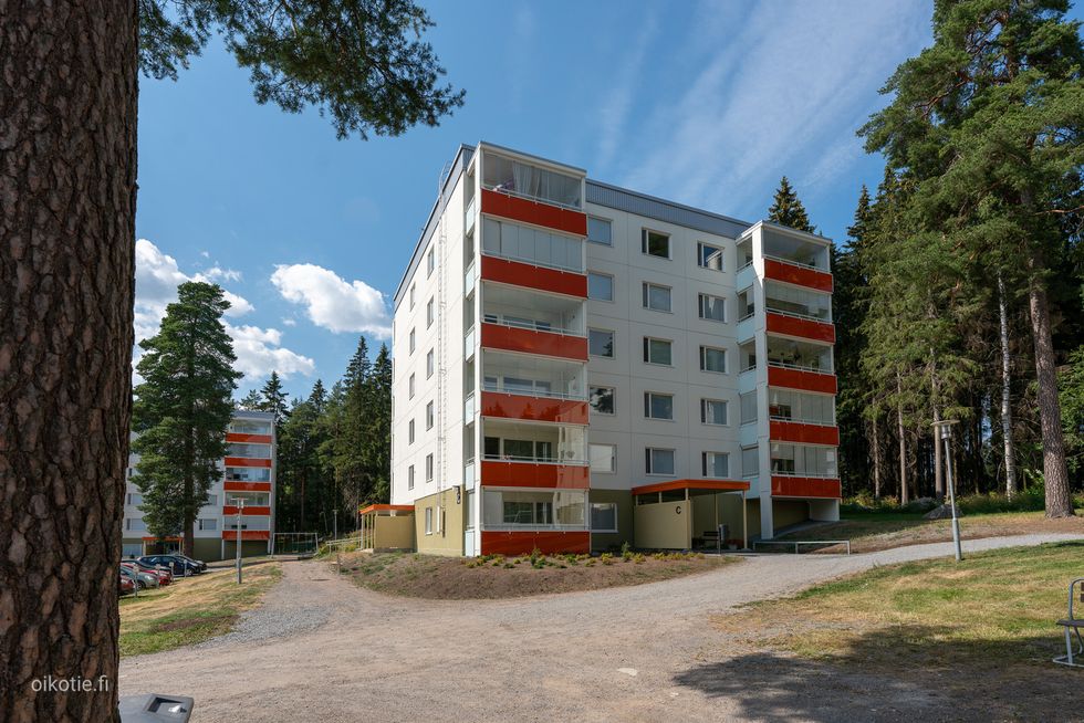 KOTIIN JOHTAVALLA TIELLÄ!