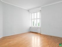 ikkunat ovat sisäpihalle päin