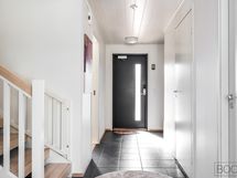 Näkymä ulko-ovelle