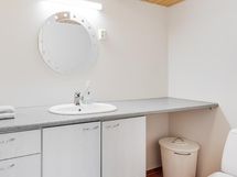 Alakerran erillinen wc