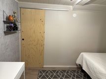 Yläkerran huone