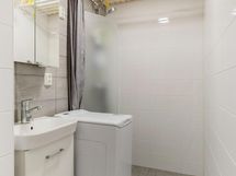 Kylpyhuoneessa tilaa pyykinpesukoneelle