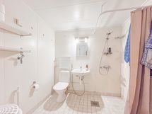 Kylpyhuoneessa on paikka pesukoneelle.