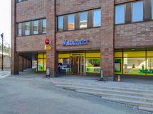 S-Market on n. 550m päässä.