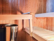 Kokonaisuuden kruunaa oma sauna.