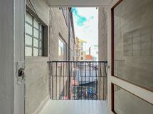 Tuuletusparveke rappukäytävässä.