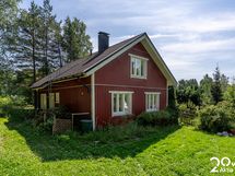 Autotallilta näkymä talolle
