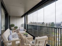 Suuri lasitettu parveke