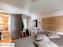 Päärakennuksen makuuhuone