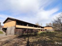 Julkisivu takaa