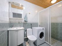 Kylpyhuone - liukuovellinen suihkutila
