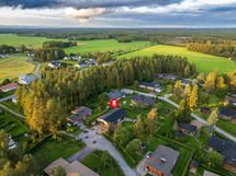 Erinomainen sijainti koulukeskuksen ja liikuntapalveluiden vieressä.