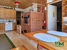 leivinuuni keittiössä