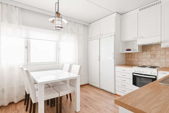 Kerrostalo, 2h+k+s+lasitettu parveke, 59 m², Kuntakeskus, Hollola
