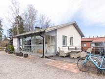 Yläpihan aluetta