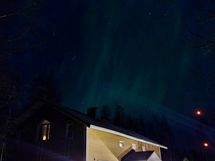 Syksyn revontulet talon yllä