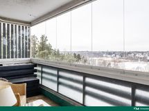 Parvekkeelta upeat maisemat Vartiokylänlahdelle