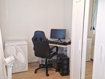 Pienempi makuuhuone / työhuone