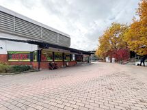 Lähikauppaan on matkaa n. 950m kävellen.