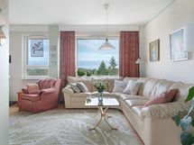 Olohuoneestakin upeat näkymät.